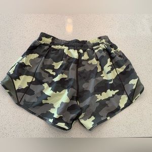 Lululemon Hotty Hot Low Rise 4” Shorts